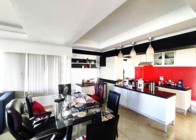 Large 2 bedroom Condo with panoramic sea view