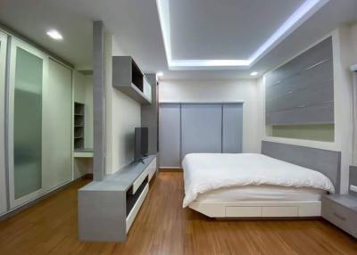 Modern 3-bedroom house in Bangsaen