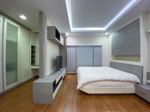 Modern 3-bedroom house in Bangsaen