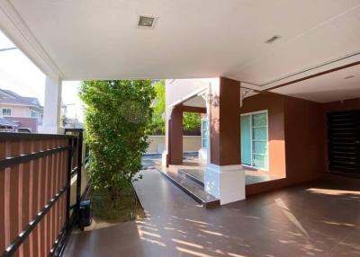 Modern 3-bedroom house in Bangsaen