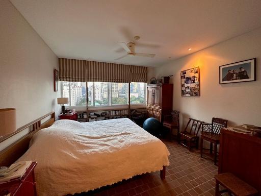 2-bedroom spacious and quiet condo for sale close to BTS Nana