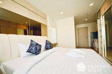 Studio Condo at Life One Wireless near BTS Phloen Chit