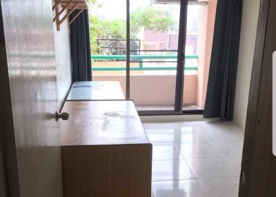 2 bed Condo in Srivara Mansion Din Daeng District C020760