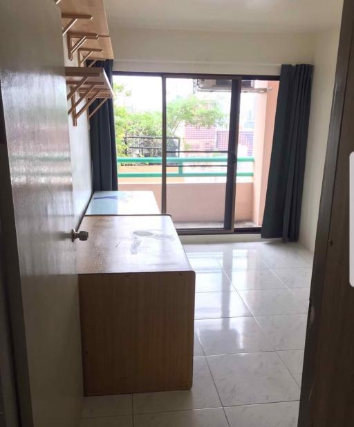 2 bed Condo in Srivara Mansion Din Daeng District C020760