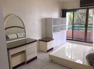 2 bed Condo in Srivara Mansion Din Daeng District C020760