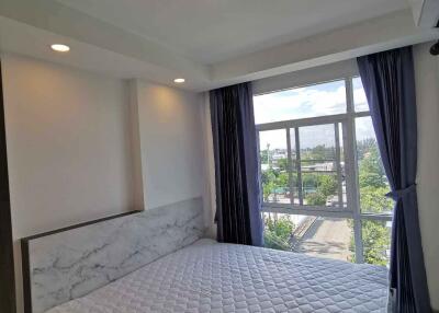 Beautiful Room In Greencity Condo 2