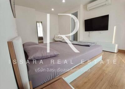 Gorgeous 2 Bedroom Condominium in Nimman For Sale