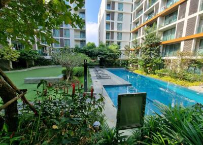 Gorgeous 2 Bedroom Condominium in Nimman For Sale