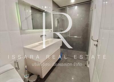 Gorgeous 2 Bedroom Condominium in Nimman For Sale