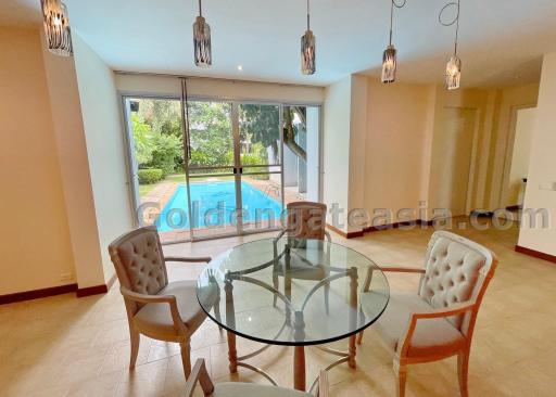 House with Garden and Private Pool - Petchaburi Road. Easy access to Thong Lo and Ekkamai.