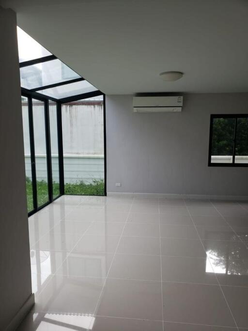 House for Sale in Bang Phli.