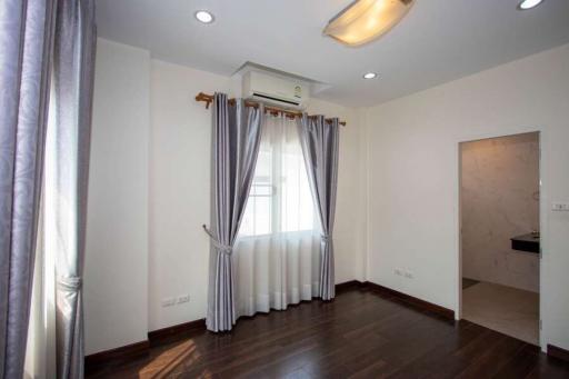 Beautiful House for rent in QHouse and View, Sankamphang-Chaing Mai