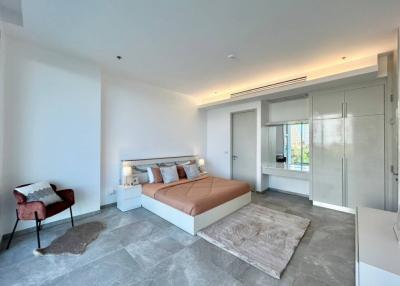 Modern 2-bedroom beachfront condo