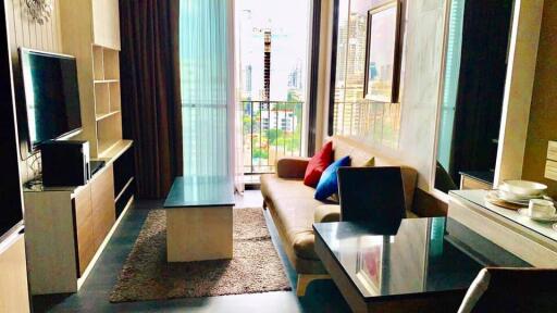 Corner unit 1 bedroom condo for sale near BTS Asoke