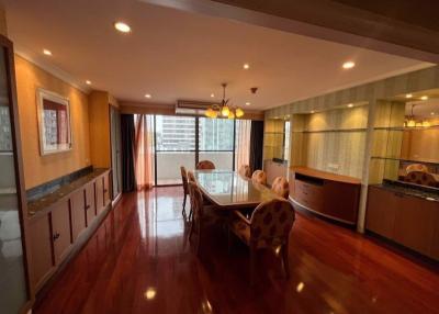 3 bed Condo in Oriental Towers Khlong Tan Nuea Sub District C020761