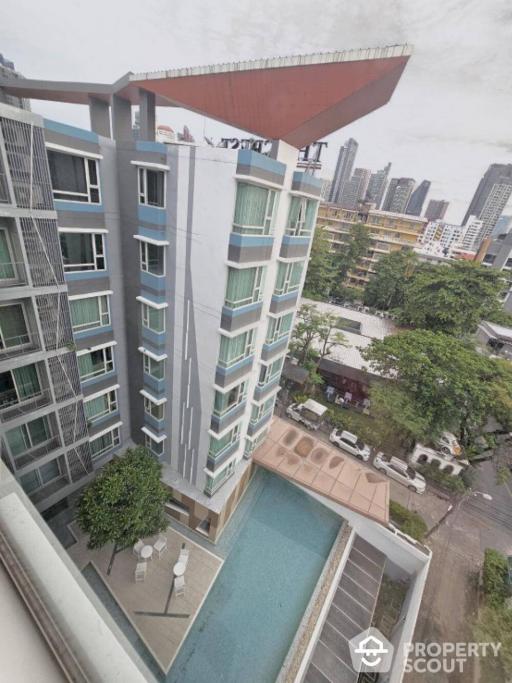 1-BR Condo at The Crest Sukhumvit 49 near BTS Thong Lor