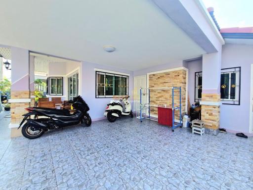 3 Bedrooms Villa / Single House in Rattanakorn Village 17 East Pattaya H011562