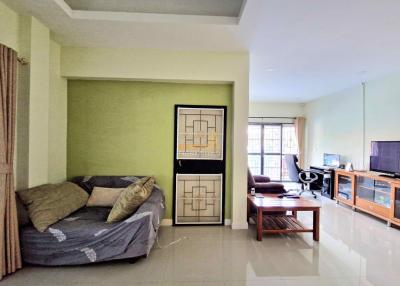 3 Bedrooms Villa / Single House in Rattanakorn Village 17 East Pattaya H011562