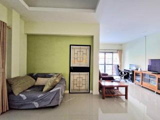 3 Bedrooms Villa / Single House in Rattanakorn Village 17 East Pattaya H011562