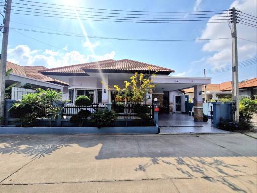 3 Bedrooms Villa / Single House in Rattanakorn Village 17 East Pattaya H011562