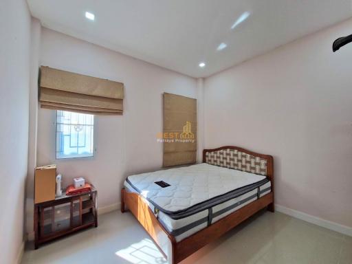 3 Bedrooms Villa / Single House in Rattanakorn Village 17 East Pattaya H011562