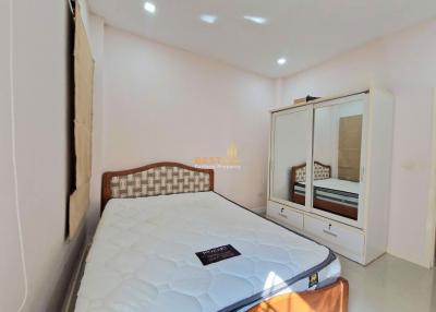 3 Bedrooms Villa / Single House in Rattanakorn Village 17 East Pattaya H011562