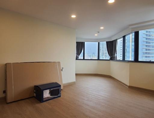 President Park  Renovated 3 Bedroom Property in Phrom Phong