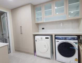 President Park  Renovated 3 Bedroom Property in Phrom Phong