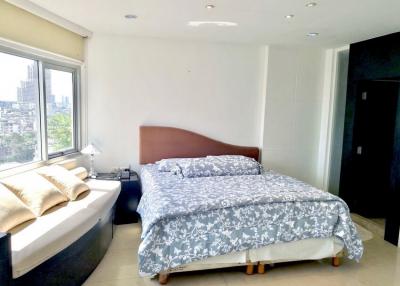 Saichol Mansion  2 Bedroom Condo For Rent Near Riverside