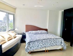 Saichol Mansion  2 Bedroom Condo For Rent Near Riverside