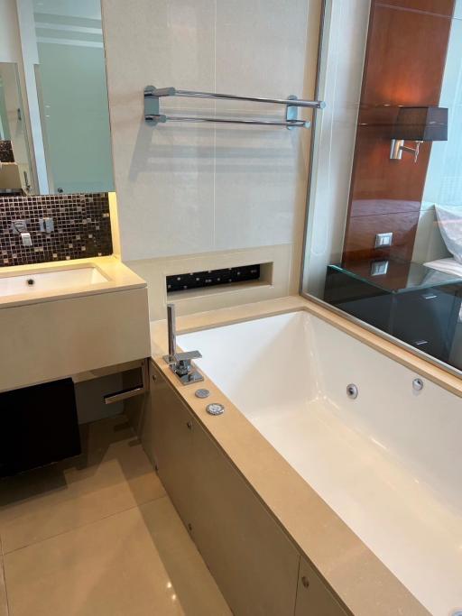 Modern bathroom with bathtub and mosaic tile backsplash