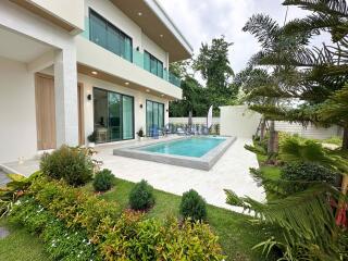 4 Bedrooms House in Perla Villa East Pattaya H011332