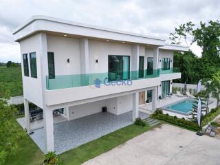 4 Bedrooms House in Perla Villa East Pattaya H011332