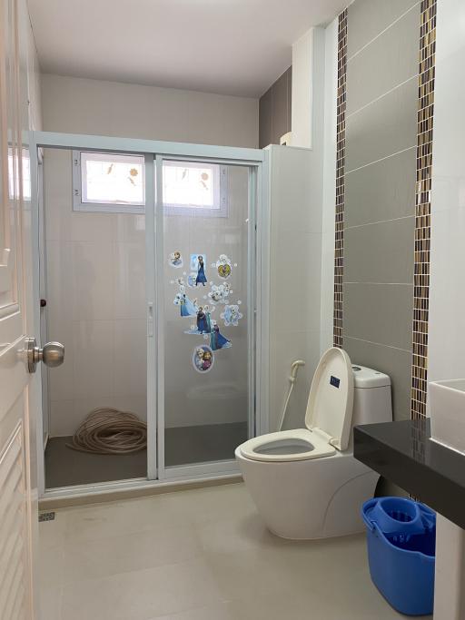 Modern bathroom with enclosed shower and toilet