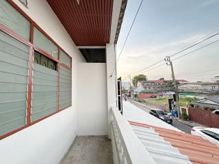 Spacious balcony with a view of the neighbourhood