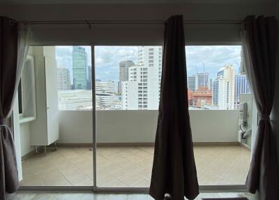 2 bed Condo in 33 Tower Khlong Tan Nuea Sub District C020762