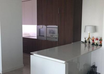 2-BR Condo at 185 Rajadamri near BTS Ratchadamri (ID 484810)