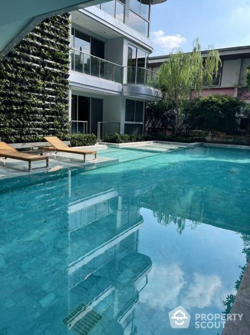 2-BR Condo at Q Prasarnmit near MRT Phetchaburi