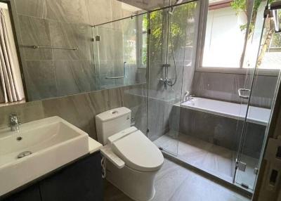 2-BR Condo at Q Prasarnmit near MRT Phetchaburi