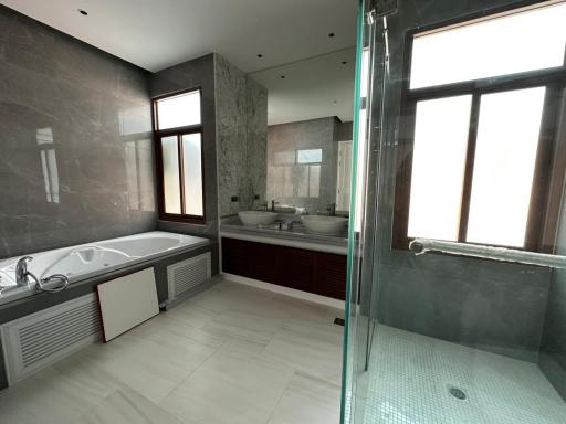Spacious bathroom with a bathtub and a glass-enclosed shower