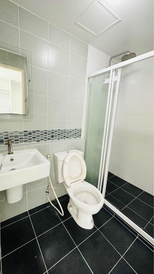 Modern bathroom with white fixtures