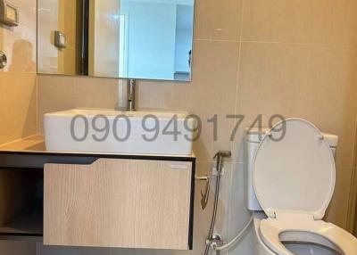 Modern bathroom with toilet and sink vanity unit