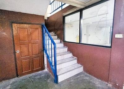 Commercial building for rent in Bangna