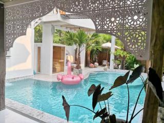 Pool villa house 7 bedroom for sale on Riverside