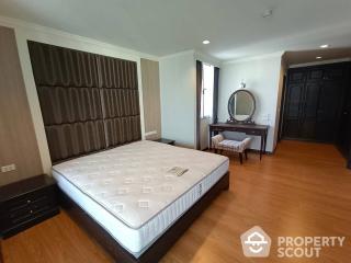 3-BR Condo at Newton Tower Condominium near BTS Nana