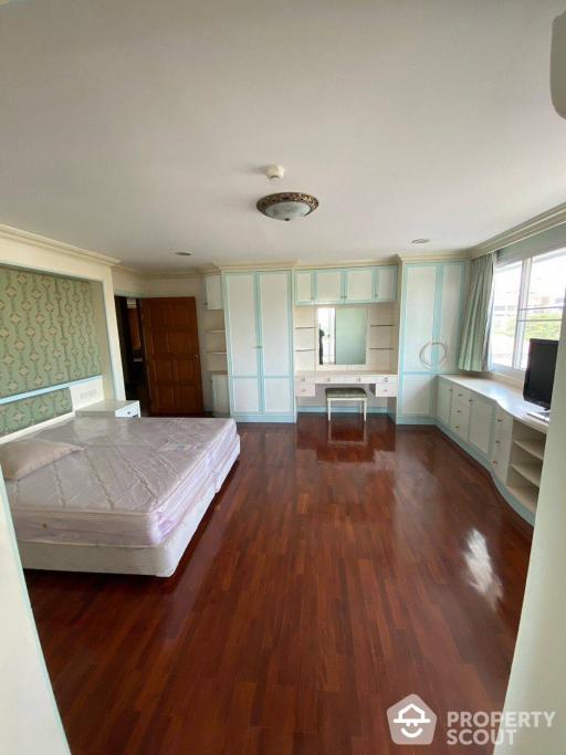 2-BR Apt. near MRT Sukhumvit