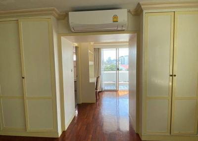 2-BR Apt. near MRT Sukhumvit