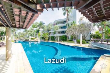 BAAN CHAI TALAY : 2 Bed Beachfront condo with Pool view