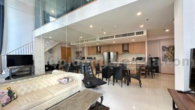1-Bedroom loft-style Duplex - Sukhumvit soi 24 (Phrom Phong BTS)