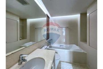 Modern fully furnished home close to Phrom Phong BTS.